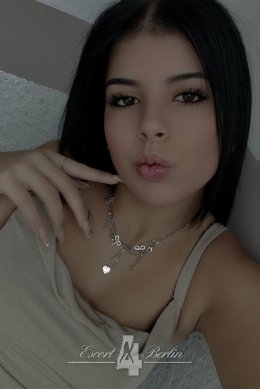 Escort Berlin – junge Zierliche schönheit Marina liebt GF-Sex